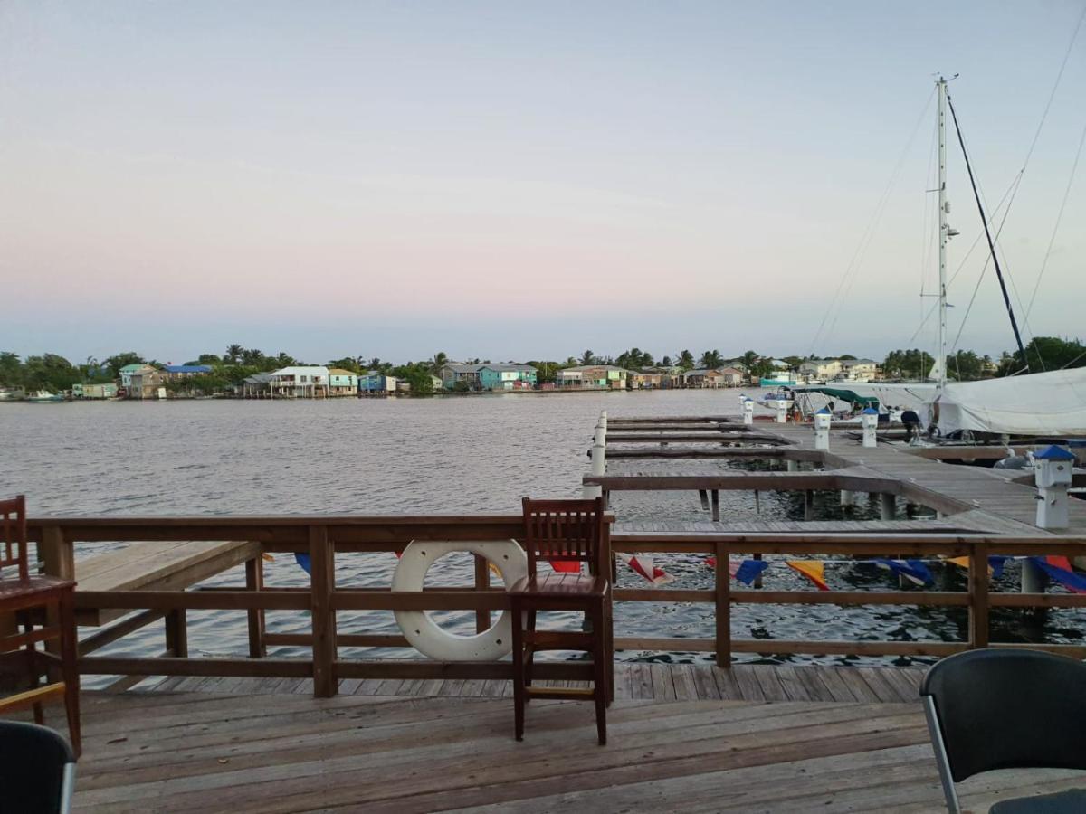 Hotel And Dive Center Roatan Yacht Club French Harbour Eksteriør billede
