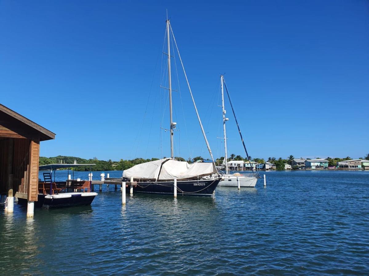 Hotel And Dive Center Roatan Yacht Club French Harbour Eksteriør billede