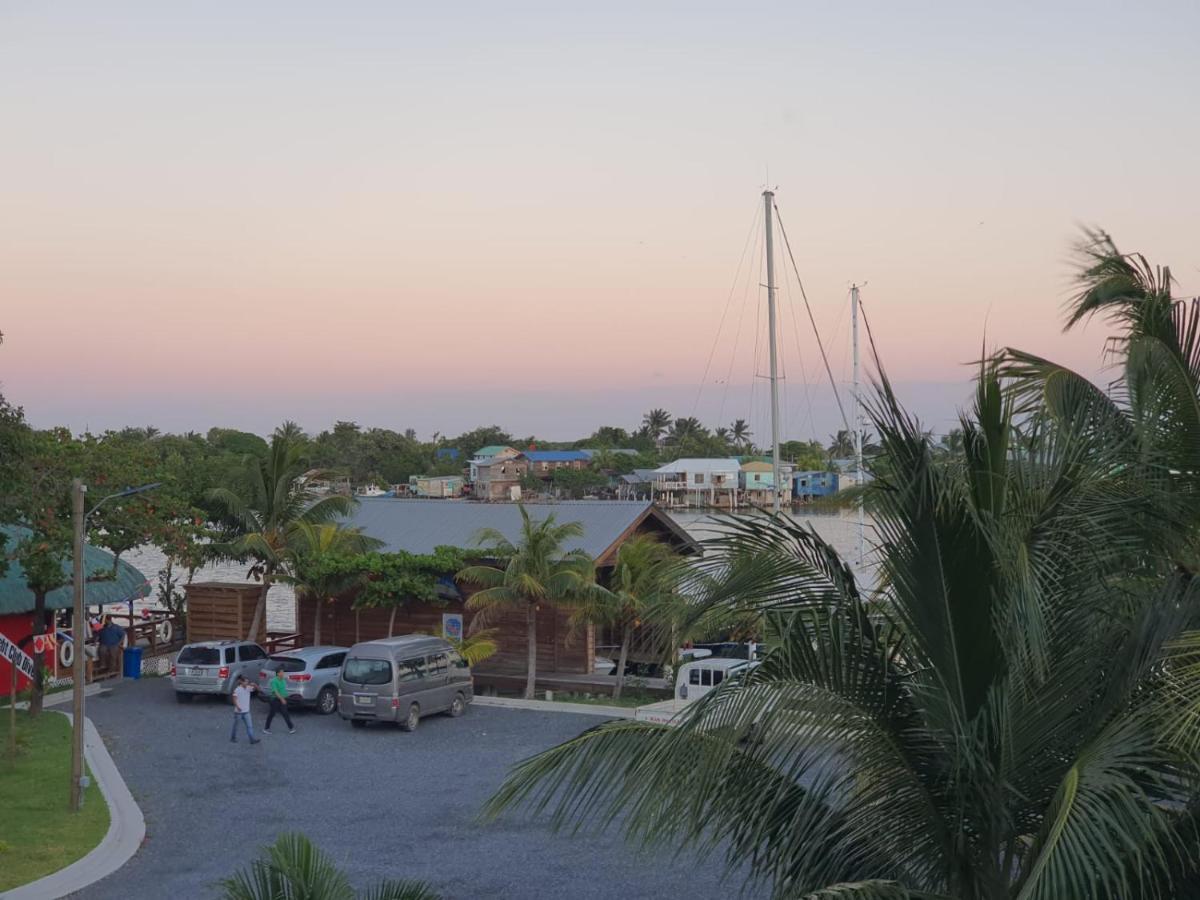 Hotel And Dive Center Roatan Yacht Club French Harbour Eksteriør billede