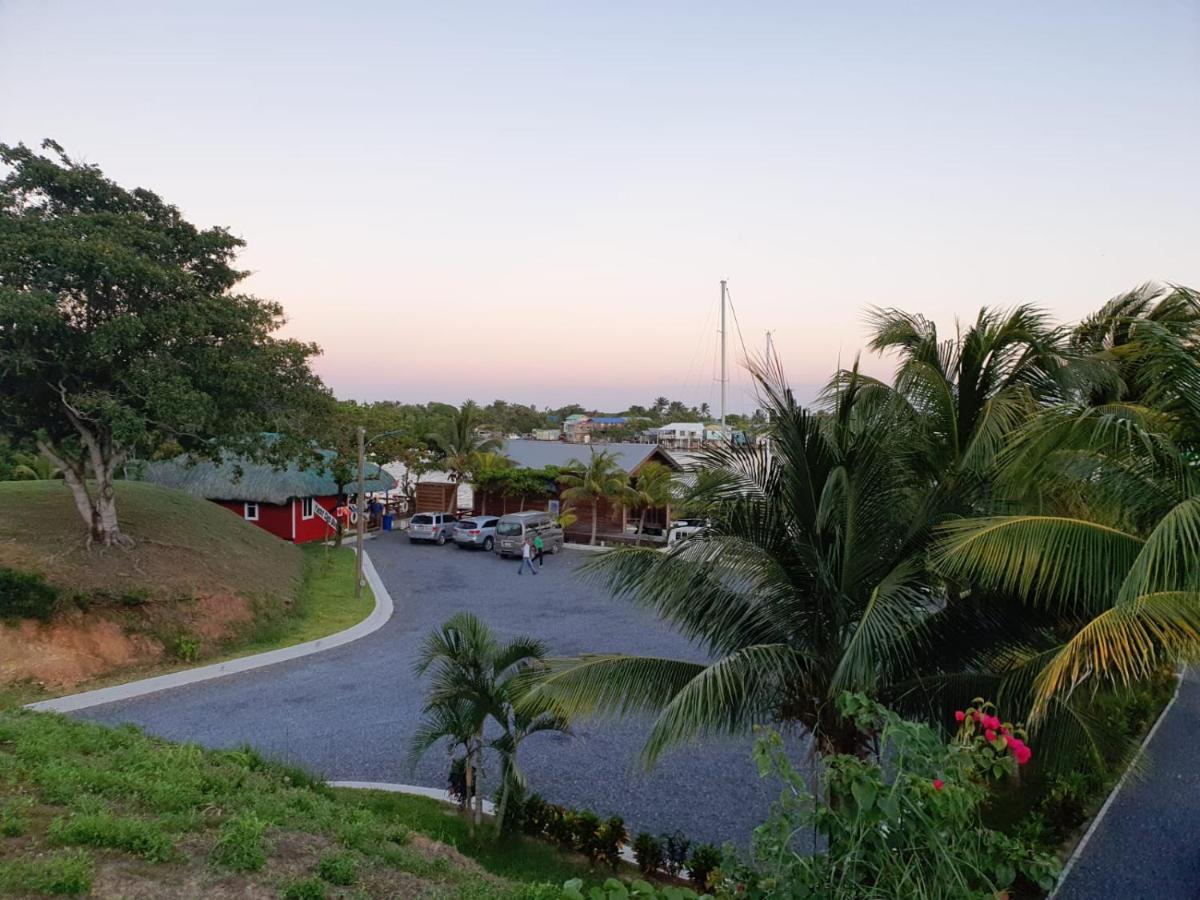 Hotel And Dive Center Roatan Yacht Club French Harbour Eksteriør billede